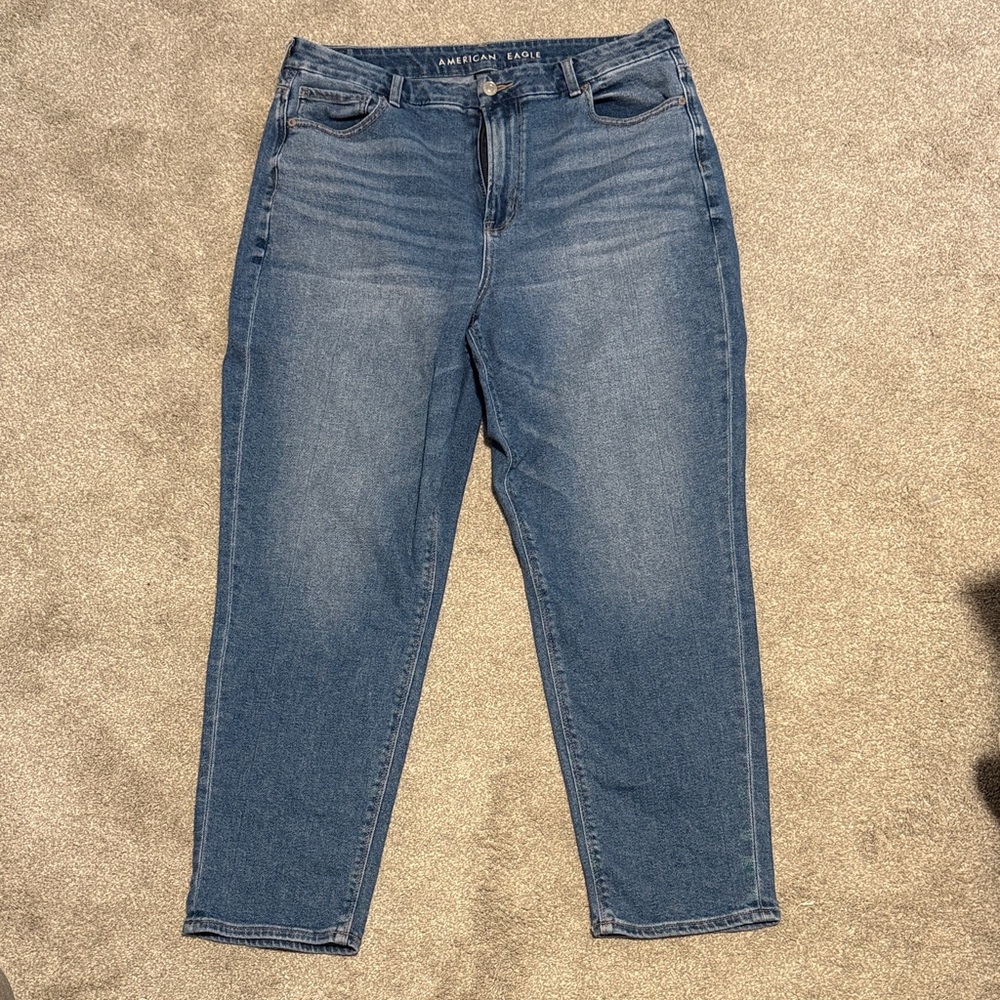 American Eagle Outfitters Curvy ‘Mom Jean’